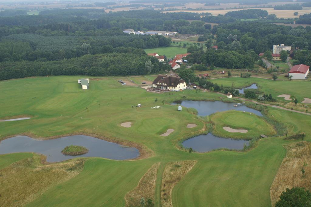Golfcentrum Schloss Karnitz Ruegen 가르쯔 외부 사진